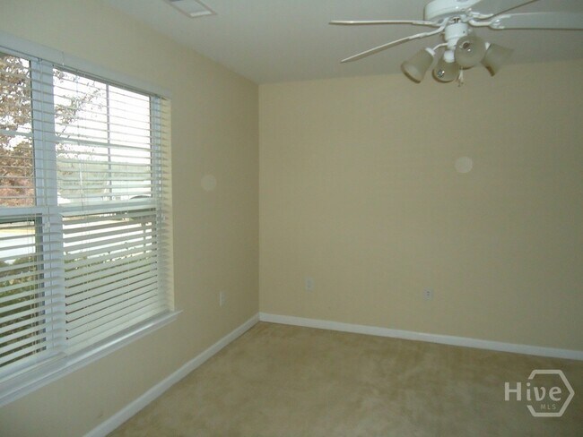 Building Photo - 1035 Barnett Shoals Rd