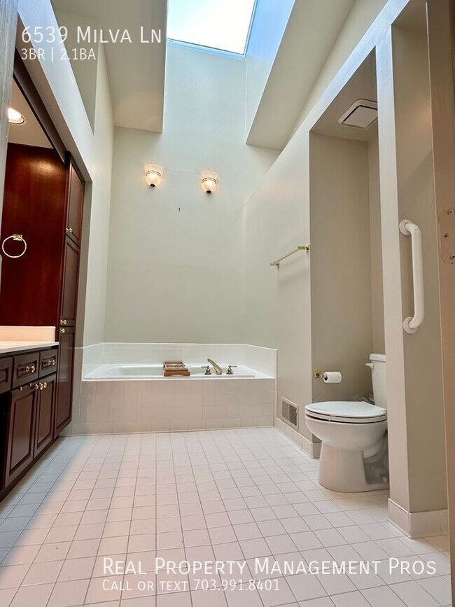 Building Photo - 6539 Milva Ln