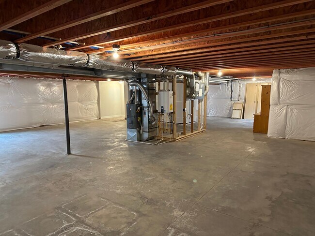Building Photo - 1343 N Dailey Dr
