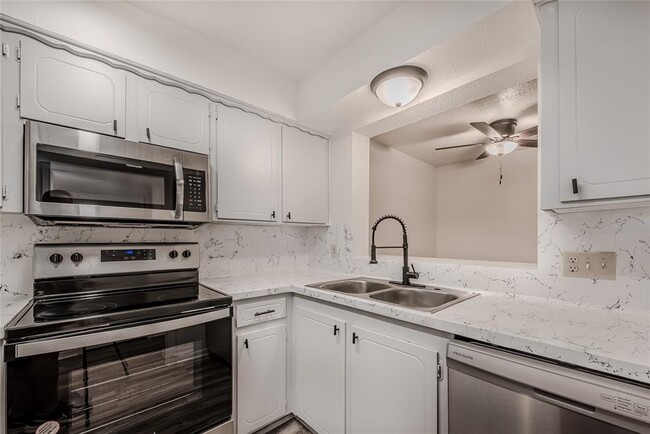 Building Photo - 1803 Country Village Blvd