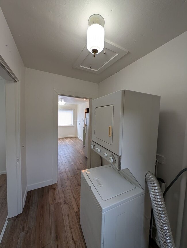 Building Photo - Manette View Apartment For Rent! Will Not ...