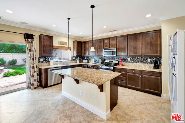 Building Photo - 27060 Mountain Willow Ln