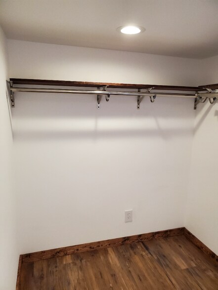 Building Photo - 195 E 2nd St