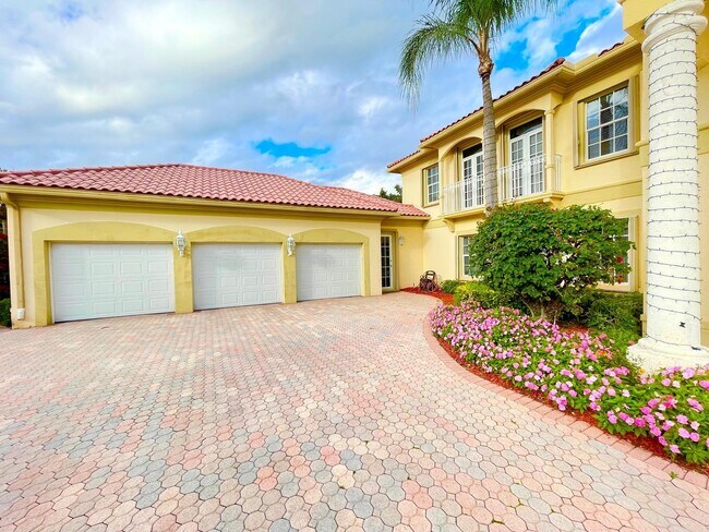 Building Photo - 17885 Fieldbrook Cir E
