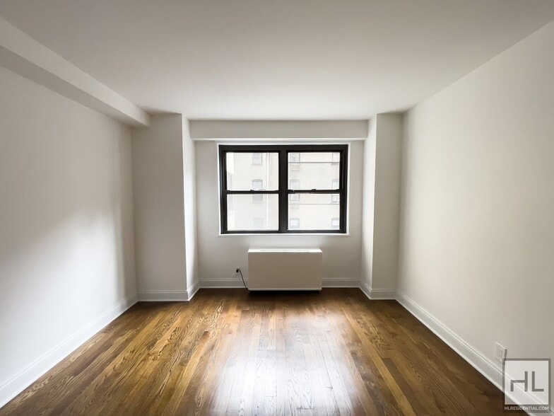 Building Photo - E 89 St