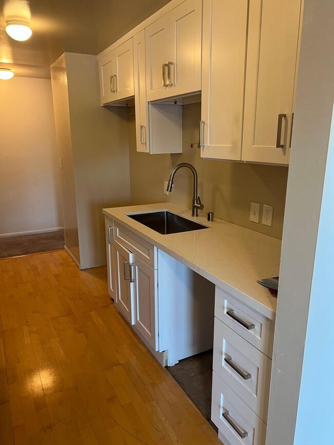 Building Photo - H134563B