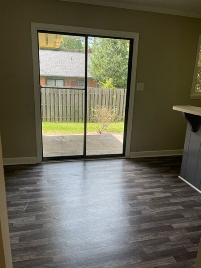 Building Photo - E Blackstock Rd -14