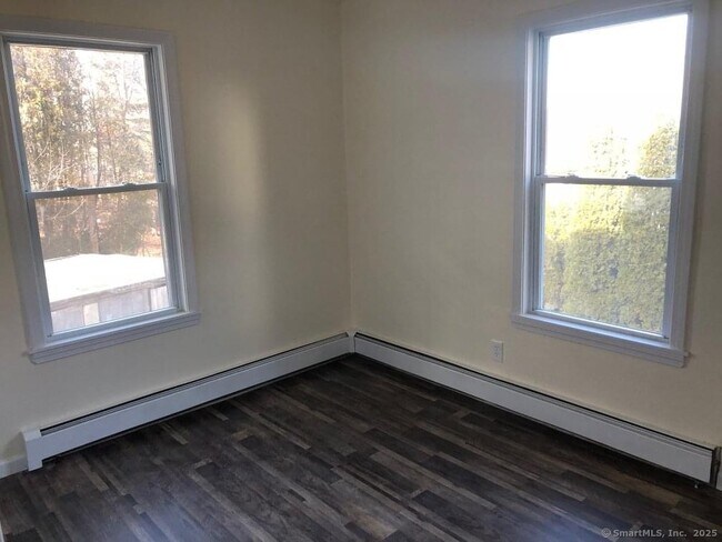 Building Photo - 143 Kneen St