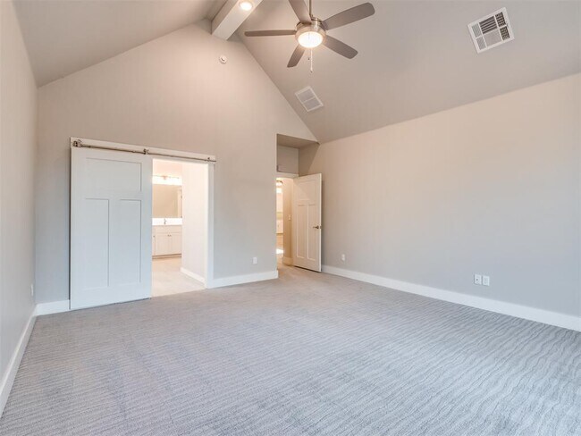 Building Photo - 2425 Rumble Ln