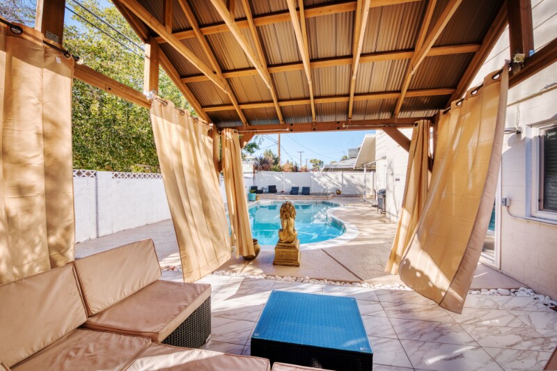 Building Photo - 2659 E Vegas Valley Dr