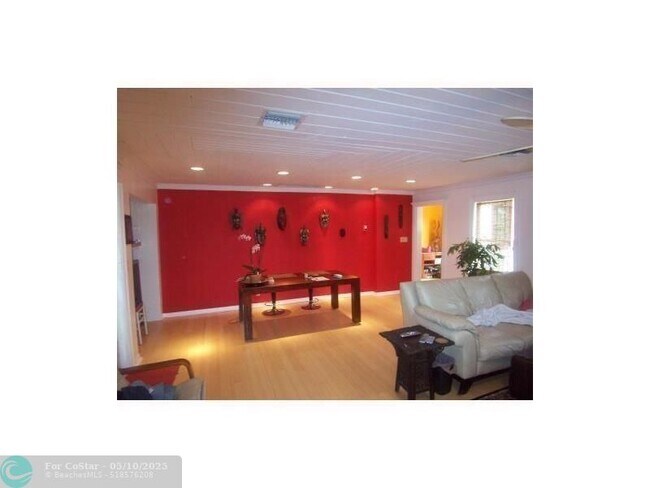 Building Photo - 550 SW 14th Ave