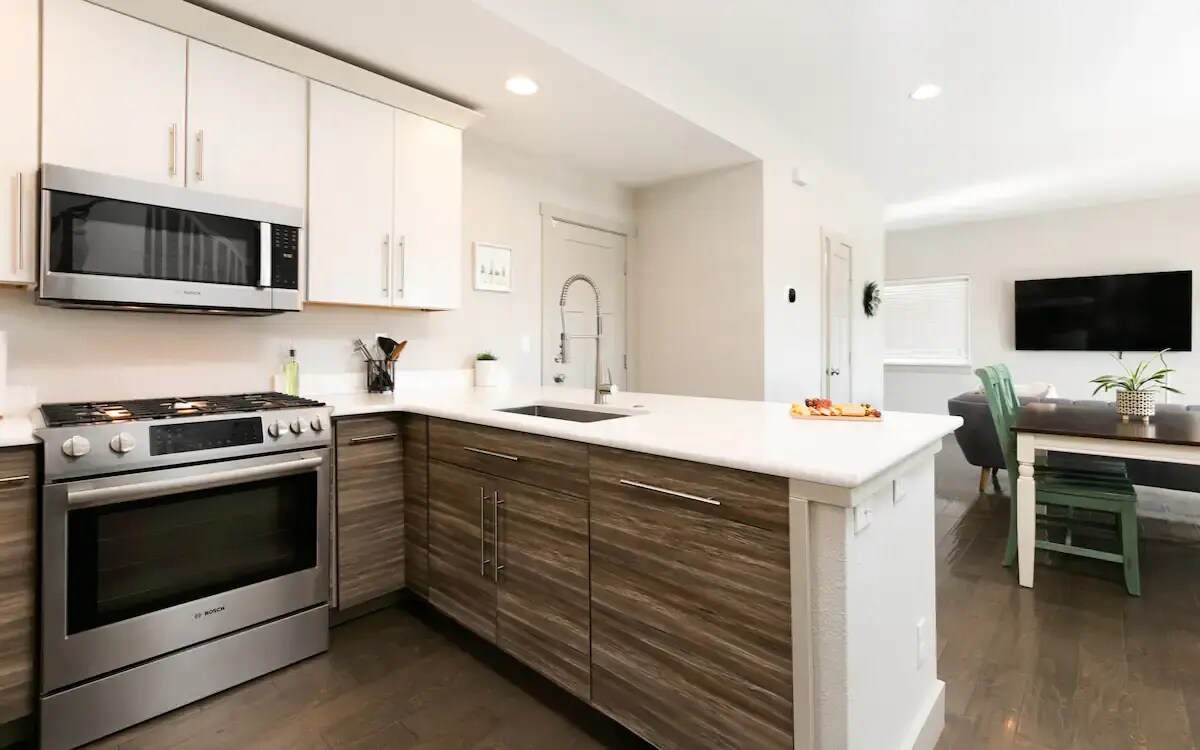 Building Photo - 913 Columbine Ave