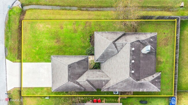 Building Photo - 101 Tara Oak Dr