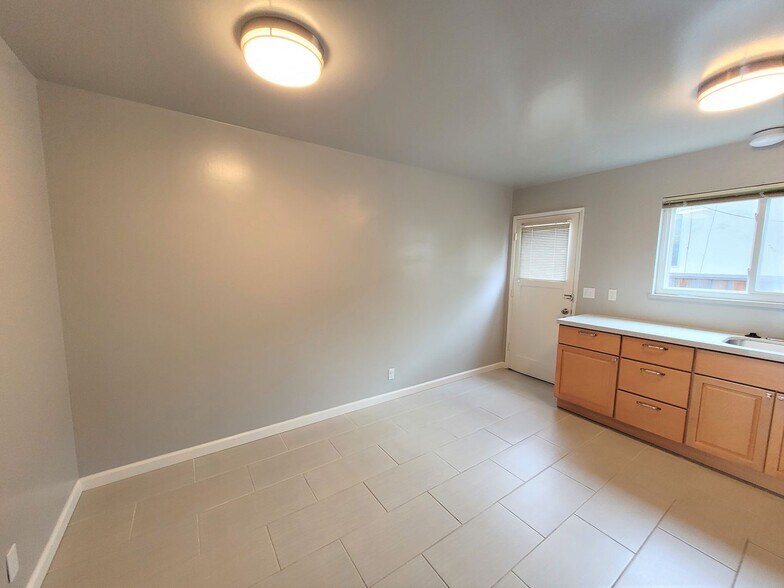 Building Photo - 3301 Santa Clara Ave