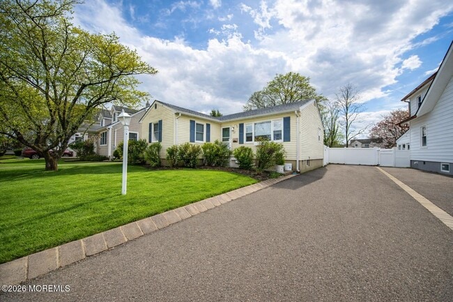 Building Photo - 32 Lake Ave