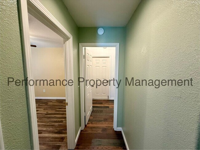 Building Photo - Updated 3 Bed/2 Bath Taft Home w/ Pool, Solar & $0 Deposit Option