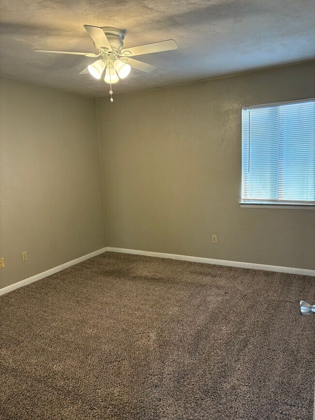 Building Photo - North Pointe Apts