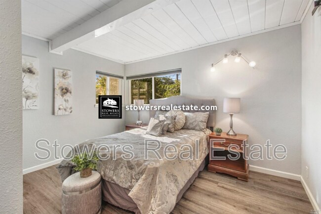 Building Photo - 2073 Overhill Rd