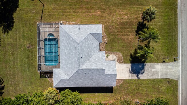 Building Photo - 608 Richmond Ave N