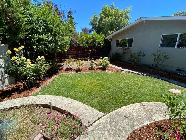 Building Photo - 301 Lacour Way