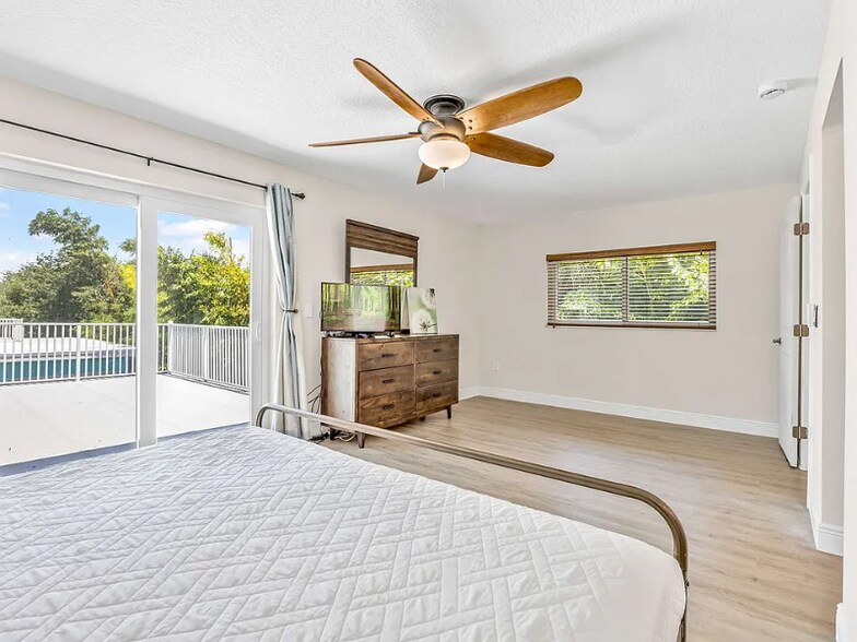 Building Photo - 241 S Brevard Ave