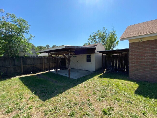 Building Photo - 722 Cindy Ln