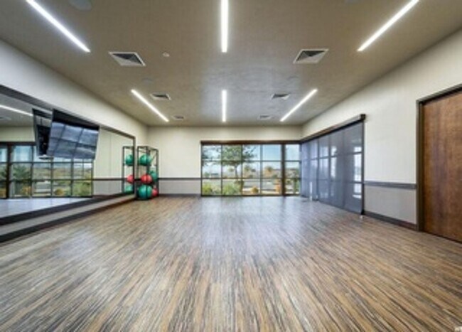 Building Photo - 82 Camino Borde
