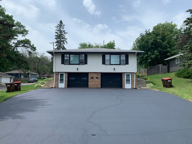 Building Photo - 854 8th Ave S