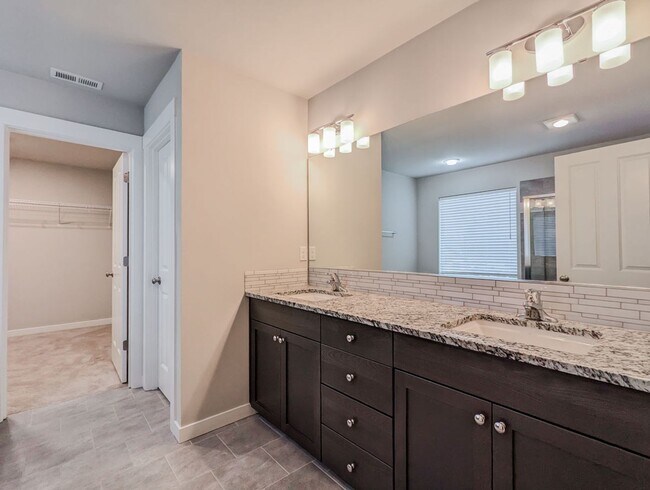 Building Photo - **Move-In Special** Stunning 5 bed, 2.5 ba...