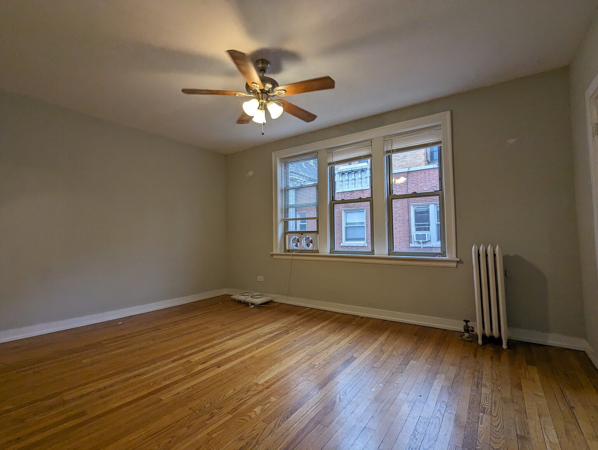 Building Photo - 546 W Surf St