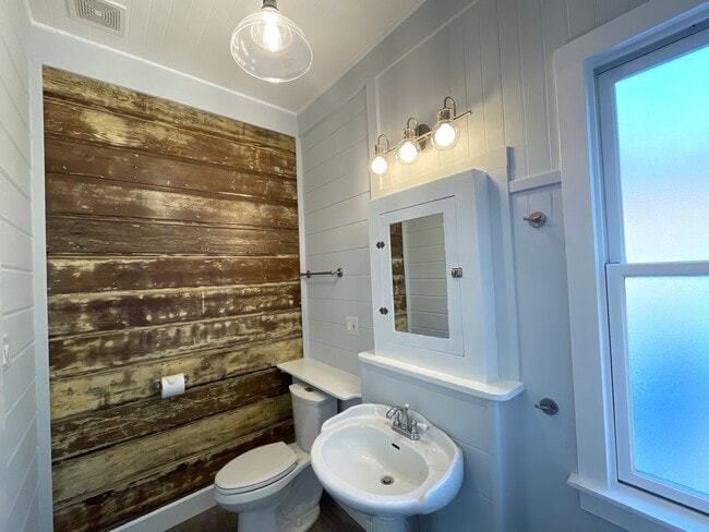 Building Photo - Charming Home on Cul-de-Sac w/Jacuzzi, Fireplace, Garage || Minutes from Downtown Napa!
