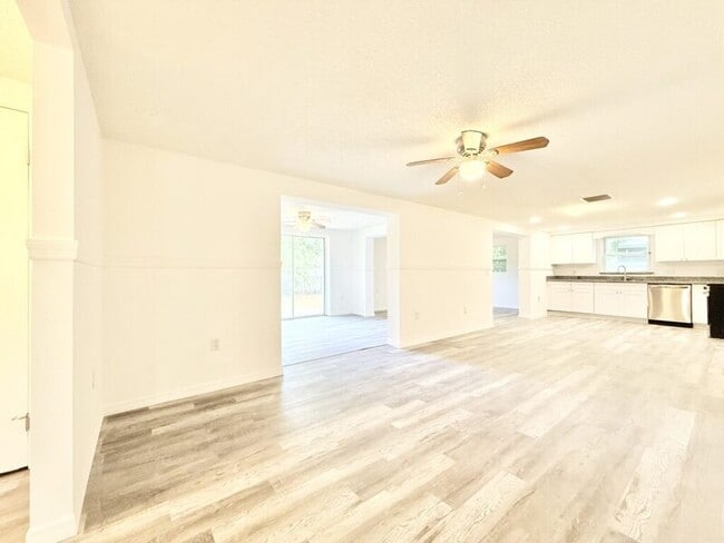 Building Photo - 5707 Quist Dr