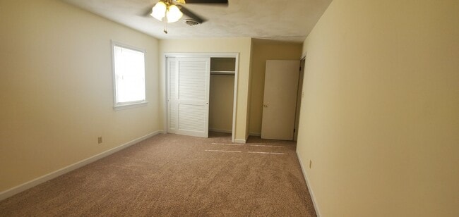 Building Photo - Spacious Home Ready For Move In