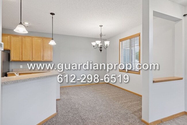 Building Photo - End Unit Townhouse Available Now, Open Floor Plan, Fireplace, Patio, Large Primary Suite