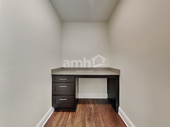 Building Photo - 27341 St Andrews Ave