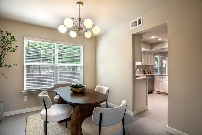 Building Photo - 2011 Malvern Hill Dr