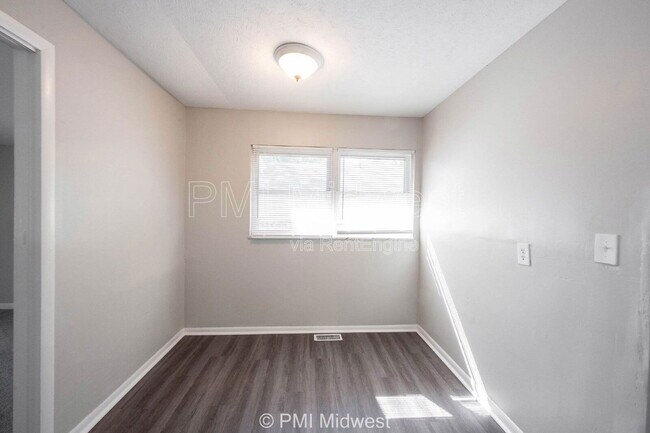 Building Photo - 330 Hugo St