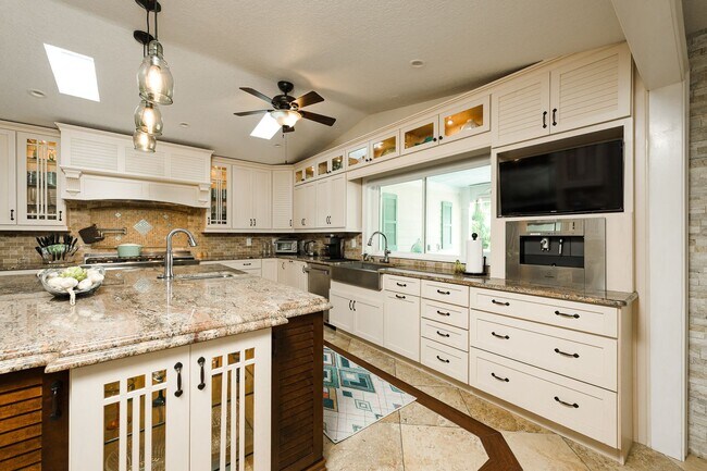 Building Photo - 1130 John Anderson Dr