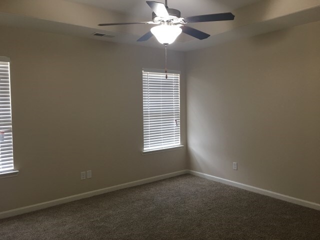 Building Photo - 298 Willow Point Cir