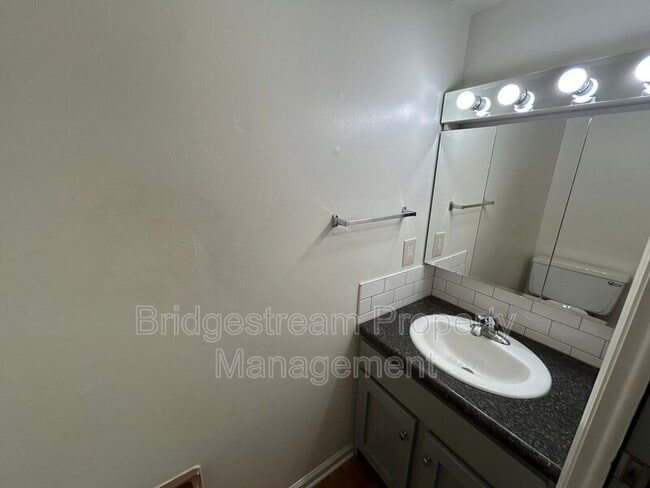 Building Photo - 660 Randler Ave