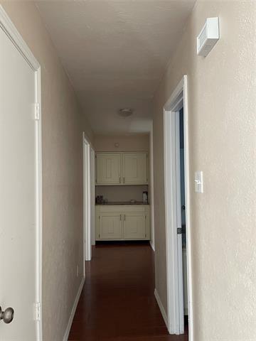 Building Photo - 2409 Stoneleigh Dr