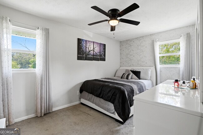 Building Photo - 405 King Arthur Ct