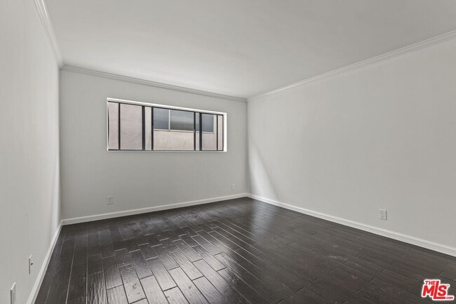 Building Photo - 1033 6th St