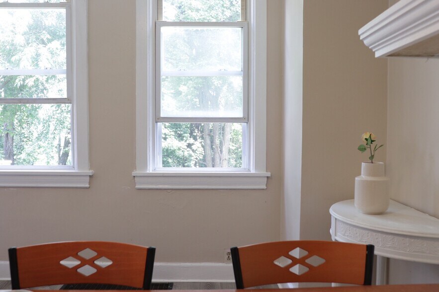 Building Photo - 1033 Flemington St