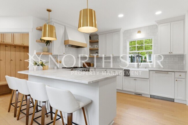 Building Photo - 592 9th St
