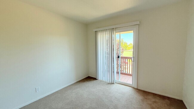 Building Photo - 1033 Fontana Dr