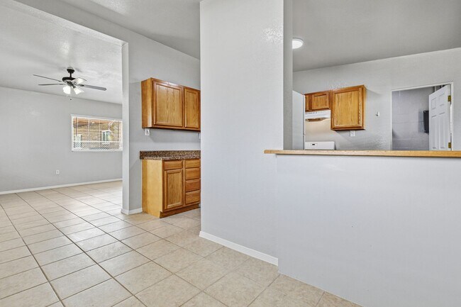 Building Photo - Super Cute 3 Bedroom 2 Bath Home!
