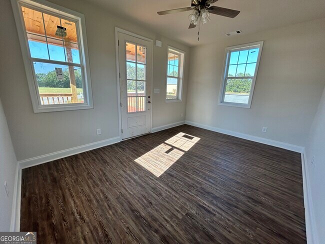 Building Photo - 2467 Smith Rd