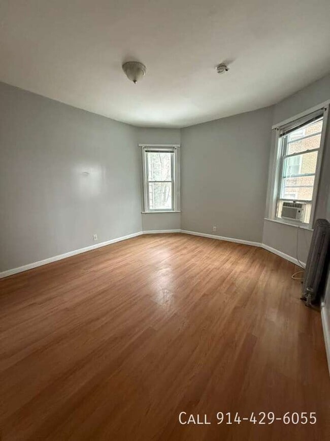 Building Photo - 584 Warburton Ave