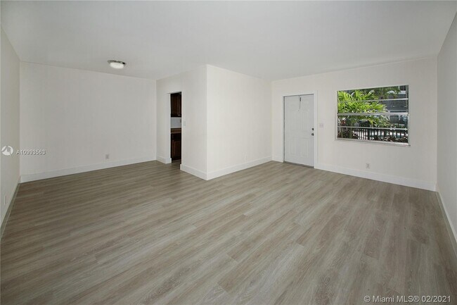 Building Photo - 512 Bayshore Dr
